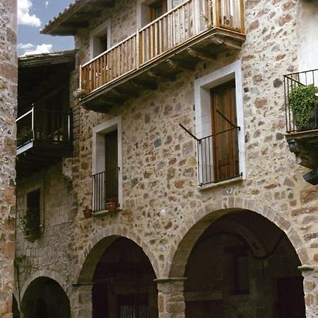 Allotjaments Placa Major-Grevol Santa Pau Zewnętrze zdjęcie